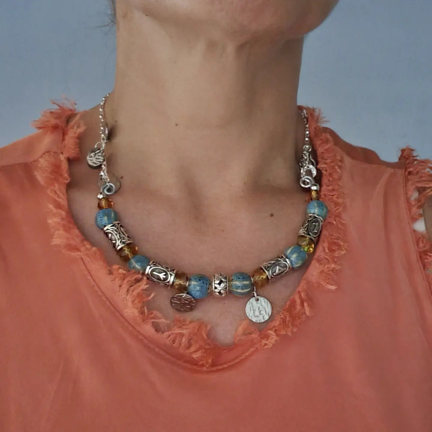 Collana con boules in ceramica